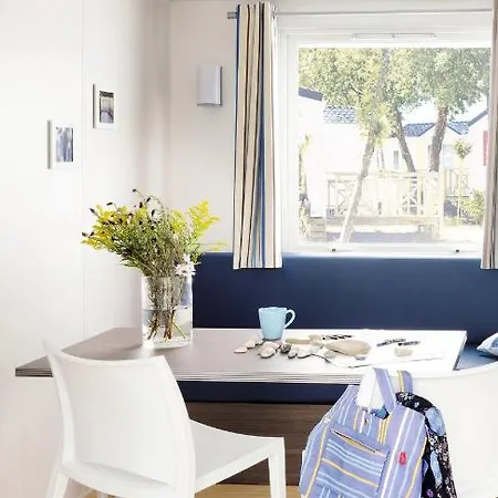 Les Champs Blancs 5* Agde