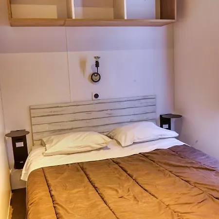 Les Champs Blancs Kamp alanı