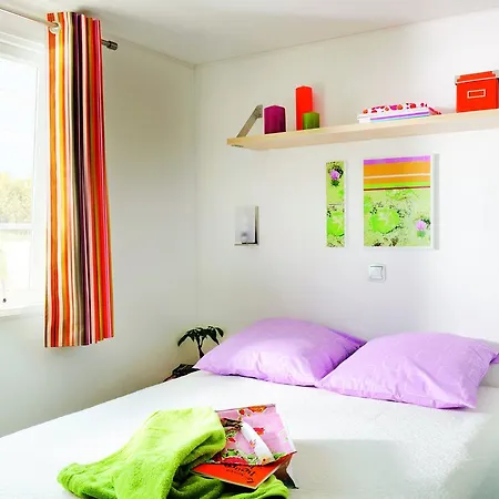 Les Champs Blancs Kamp alanı