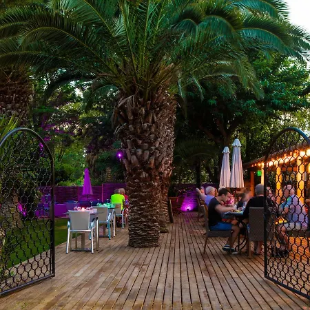 Les Champs Blancs Kamp alanı