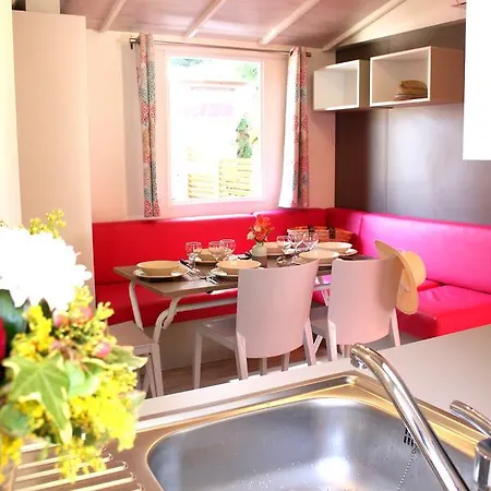 Les Champs Blancs キャンプ場 アグド