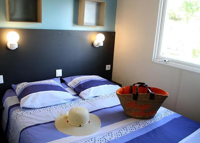 Les Champs Blancs Κάμπινγκ 5*