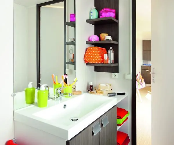 Κάμπινγκ Les Champs Blancs 5*