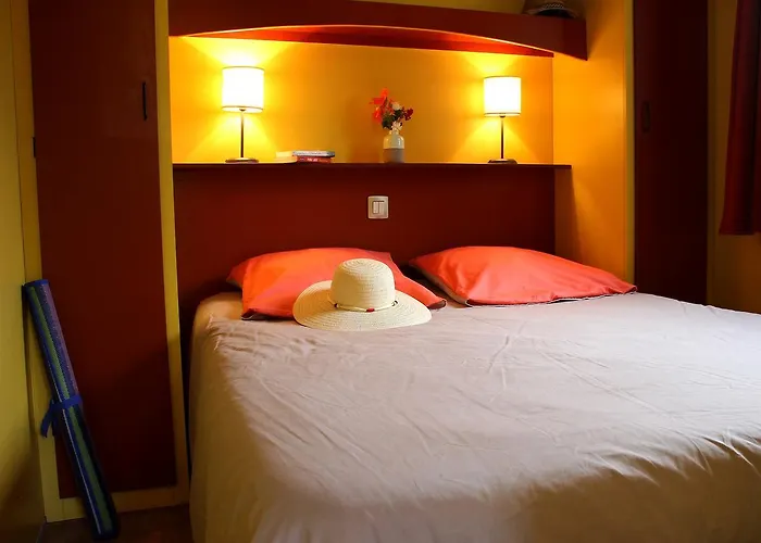 Les Champs Blancs Κάμπινγκ 5*