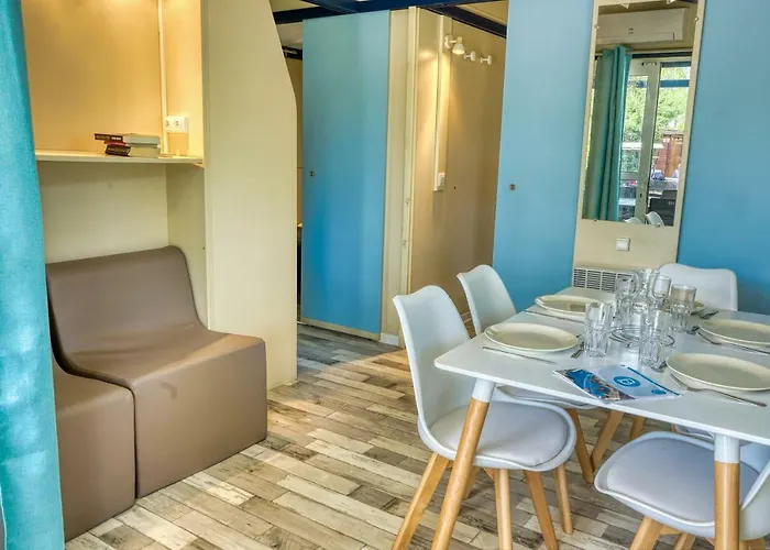 Κάμπινγκ Les Champs Blancs